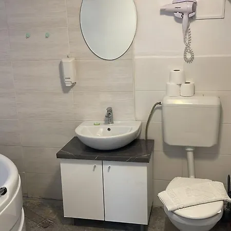 בוקרשט Piata Uniri Cozy Inn מראה חיצוני תמונה